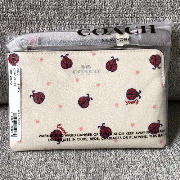 Coach Handbags - 🔥NWT COACH corner zip wristlet ladybug print